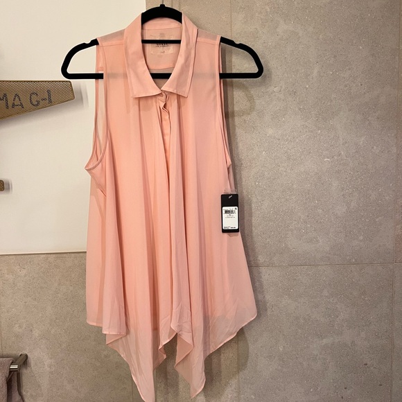 Guess sleeveless drape front button down blouse - Picture 2 of 8